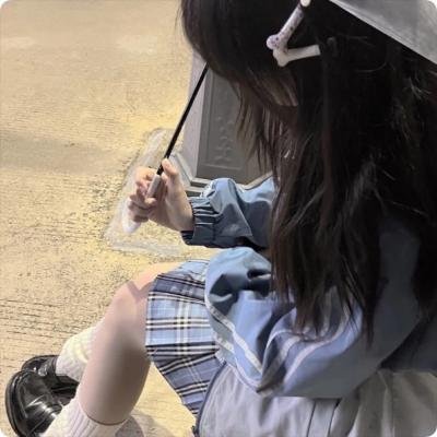 埃舍尔街的红色邮筒